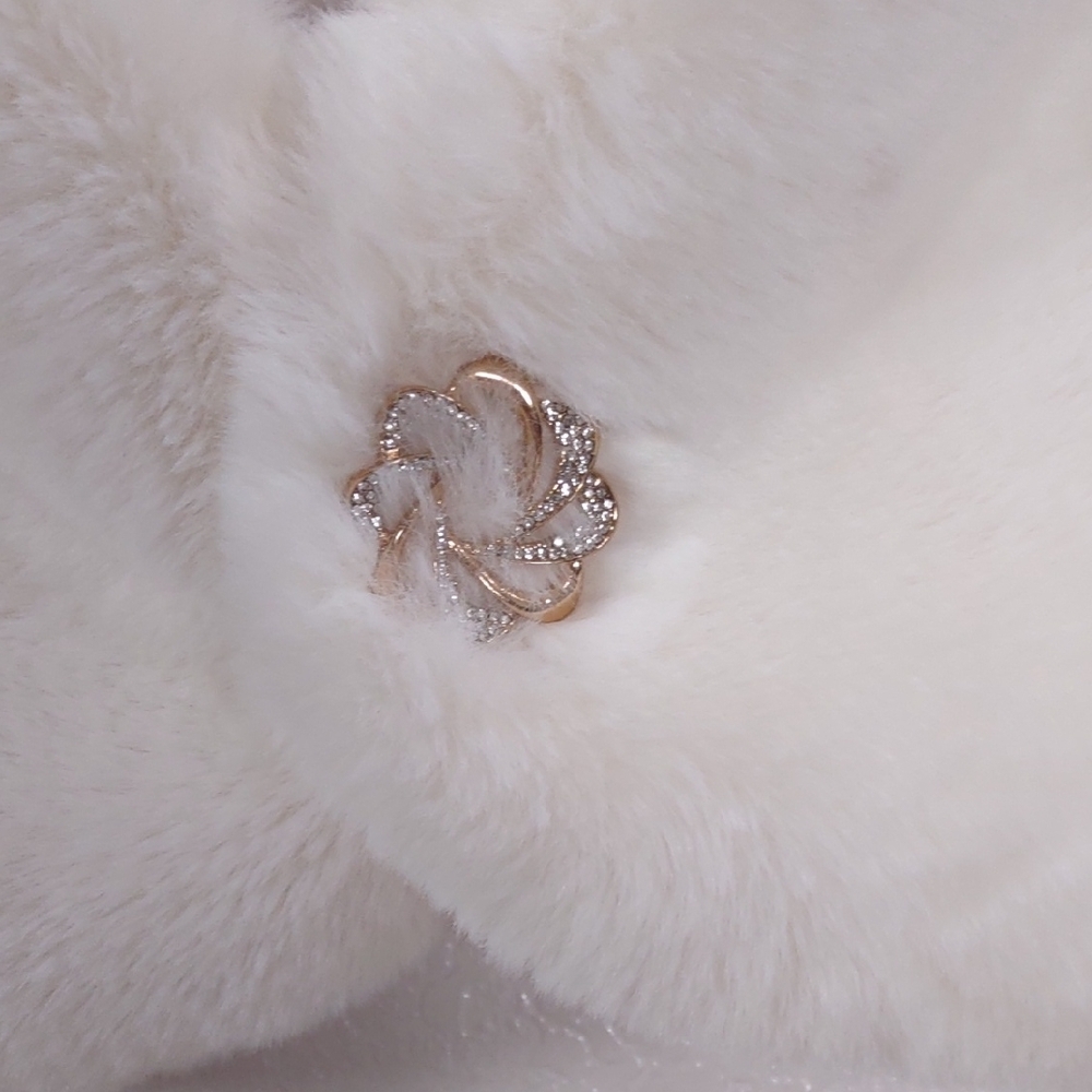 Christian Lacroix Cream Faux Fur Stole - Picture 3 of 17